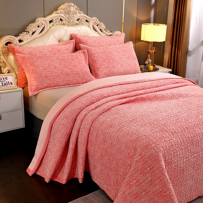 91家纺网 家纺一手货源 找家纺 晶缦家纺 2024新款水波纹色织牛奶绒床盖三件套 涟漪-粉玉