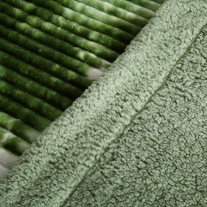 91家纺网 家纺一手货源 找家纺 巴木赫 2024新款同色印花抽条羊羔绒毛毯 草绿同色羊羔绒