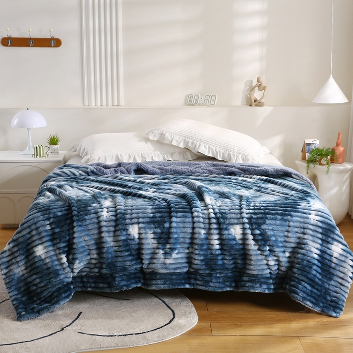 91家纺网 家纺一手货源 找家纺 巴木赫 2024新款同色印花抽条羊羔绒毛毯 海兰同色羊羔绒