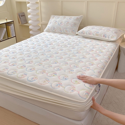 91家纺网 家纺一手货源 找家纺 尊康家纺（原磊科） 2024新款奶昔棉抗菌床笠-福气满满 福气满满-白