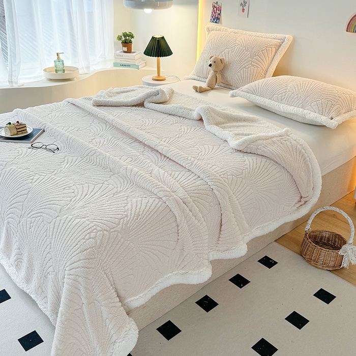 91家纺网 家纺一手货源 找家纺 芸锦豪 2024新款金贝壳塔芙绒羊羔绒毛毯 米杏