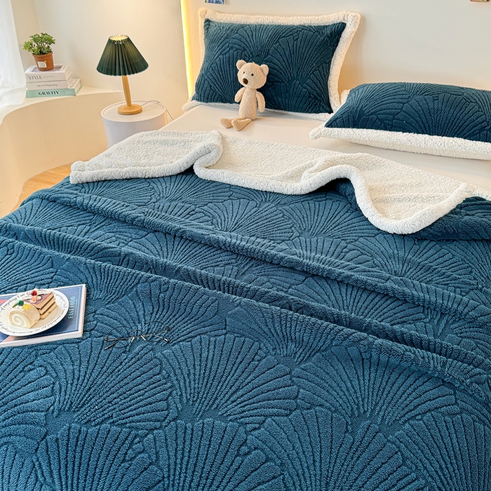 91家纺网 家纺一手货源 找家纺 芸锦豪 2024新款金贝壳塔芙绒羊羔绒毛毯 孔雀蓝