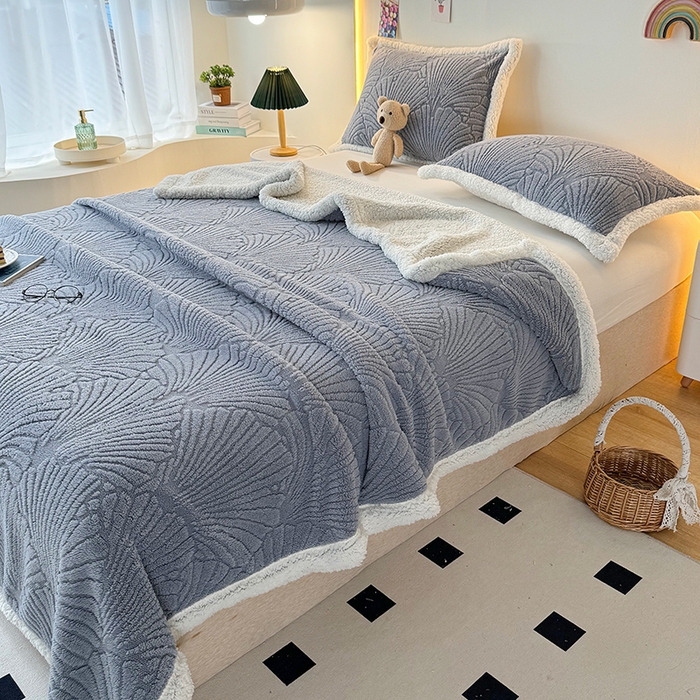 91家纺网 家纺一手货源 找家纺 芸锦豪 2024新款金贝壳塔芙绒羊羔绒毛毯 湖蓝