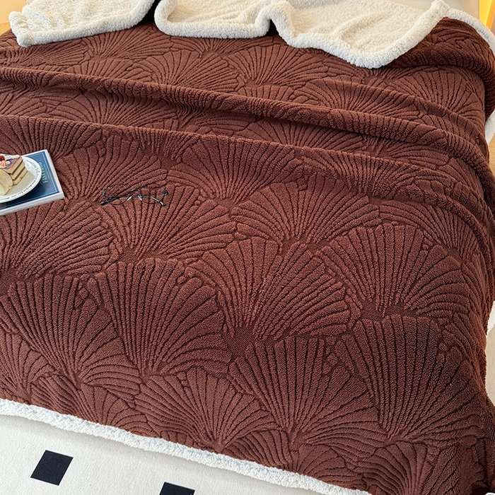 91家纺网 家纺一手货源 找家纺 芸锦豪 2024新款金贝壳塔芙绒羊羔绒毛毯 红咖