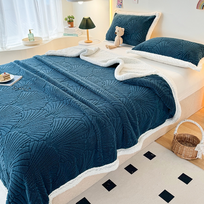 91家纺网 家纺一手货源 找家纺 芸锦豪 2024新款金贝壳塔芙绒羊羔绒毛毯 孔雀蓝