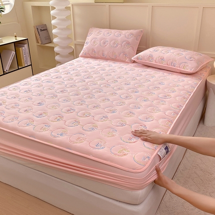 91家纺网 家纺一手货源 找家纺 尊康家纺（原磊科） 2024新款奶昔棉抗菌床笠-福气满满 福气满满-粉