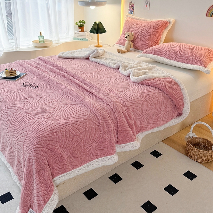 91家纺网 家纺一手货源 找家纺 芸锦豪 2024新款金贝壳塔芙绒羊羔绒毛毯 玫瑰粉