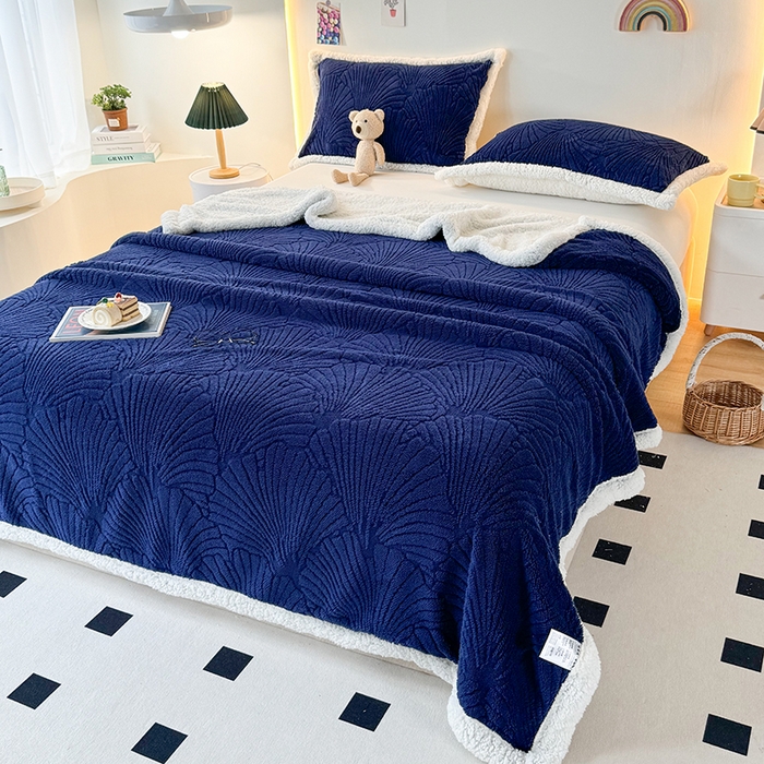 91家纺网 家纺一手货源 找家纺 芸锦豪 2024新款金贝壳塔芙绒羊羔绒毛毯 深兰