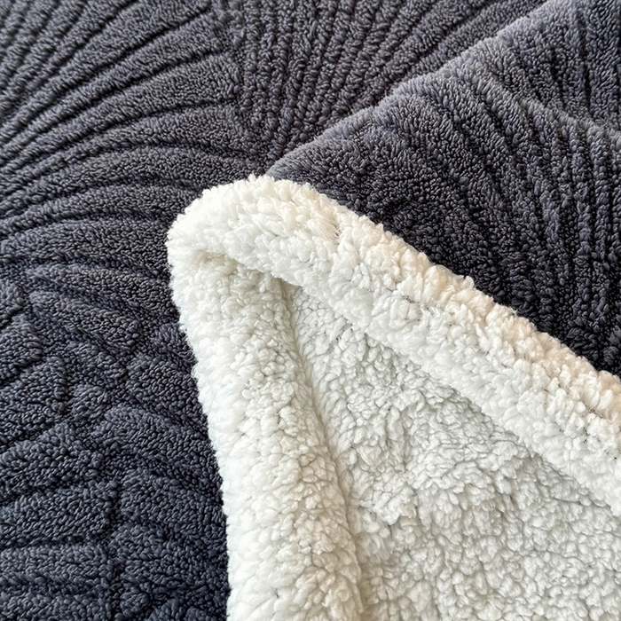 91家纺网 家纺一手货源 找家纺 芸锦豪 2024新款金贝壳塔芙绒羊羔绒毛毯 深灰