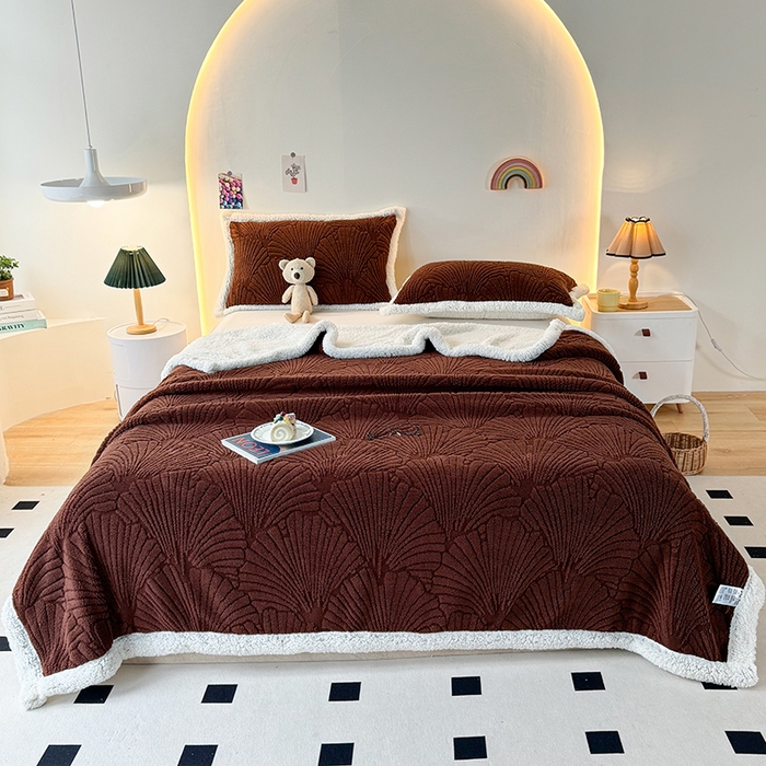 91家纺网 家纺一手货源 找家纺 芸锦豪 2024新款金贝壳塔芙绒羊羔绒毛毯 红咖