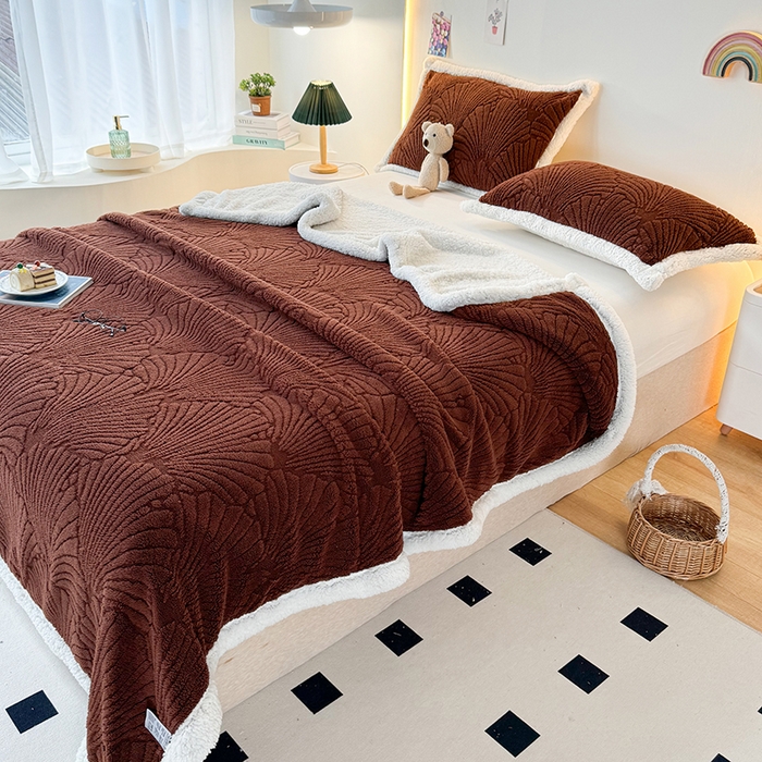 91家纺网 家纺一手货源 找家纺 芸锦豪 2024新款金贝壳塔芙绒羊羔绒毛毯 红咖