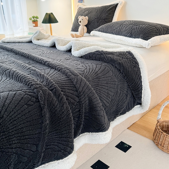 91家纺网 家纺一手货源 找家纺 芸锦豪 2024新款金贝壳塔芙绒羊羔绒毛毯 深灰
