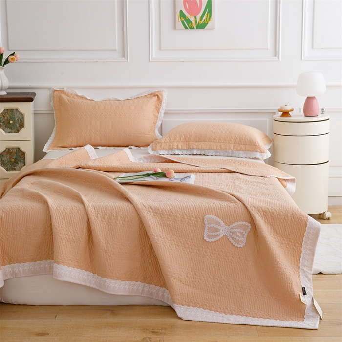 91家纺网 家纺一手货源 找家纺 （总）暖居 2024韩系新款纯色纯棉高温砂洗蕾丝包边床盖三件套双面可用四季通用