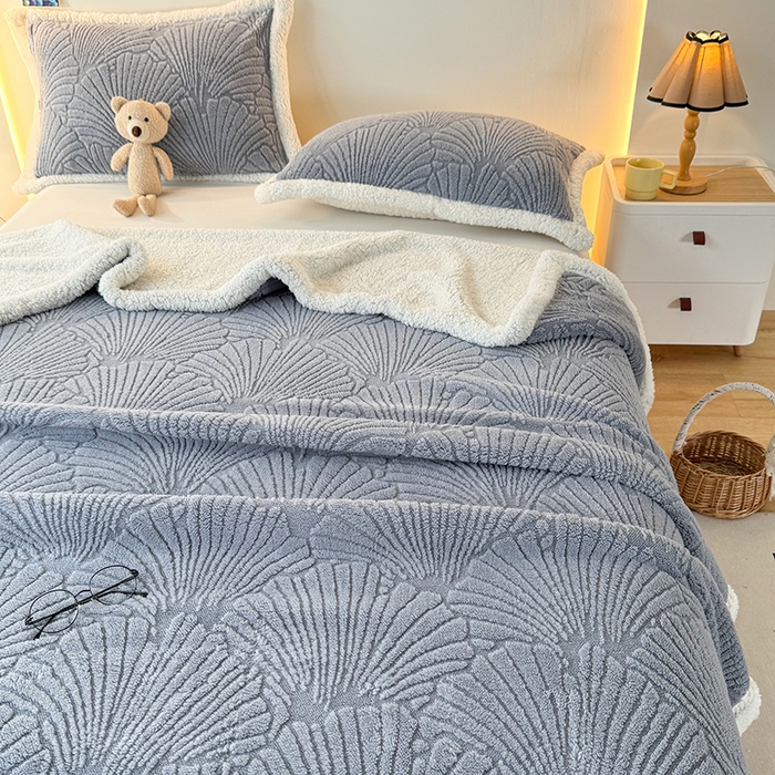 91家纺网 家纺一手货源 找家纺 芸锦豪 2024新款金贝壳塔芙绒羊羔绒毛毯 湖蓝