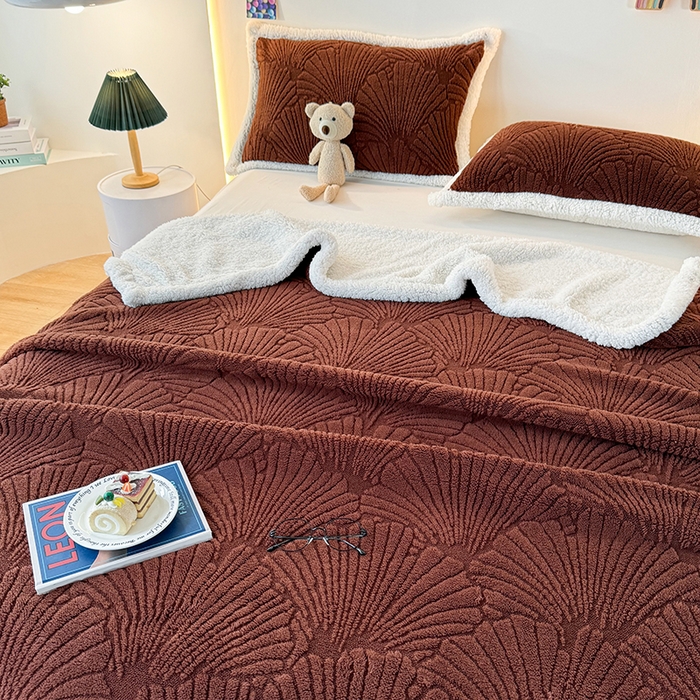 91家纺网 家纺一手货源 找家纺 芸锦豪 2024新款金贝壳塔芙绒羊羔绒毛毯 红咖