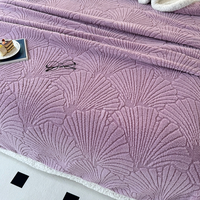 91家纺网 家纺一手货源 找家纺 芸锦豪 2024新款金贝壳塔芙绒羊羔绒毛毯 莫奈紫