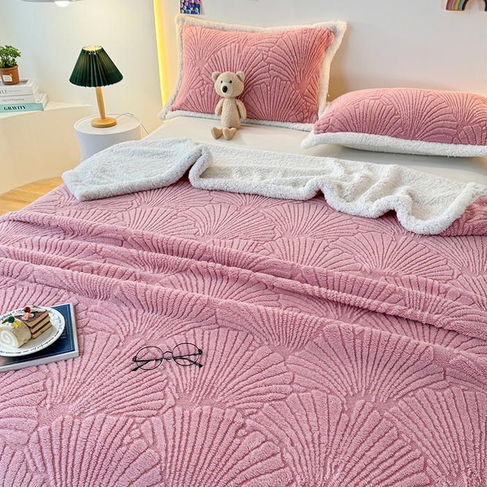 91家纺网 家纺一手货源 找家纺 芸锦豪 2024新款金贝壳塔芙绒羊羔绒毛毯 玫瑰粉