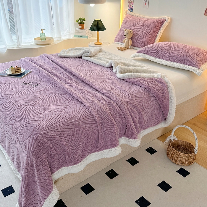 91家纺网 家纺一手货源 找家纺 芸锦豪 2024新款金贝壳塔芙绒羊羔绒毛毯 莫奈紫