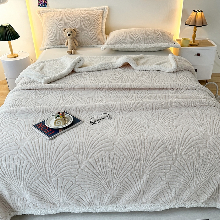 91家纺网 家纺一手货源 找家纺 芸锦豪 2024新款金贝壳塔芙绒羊羔绒毛毯 米杏