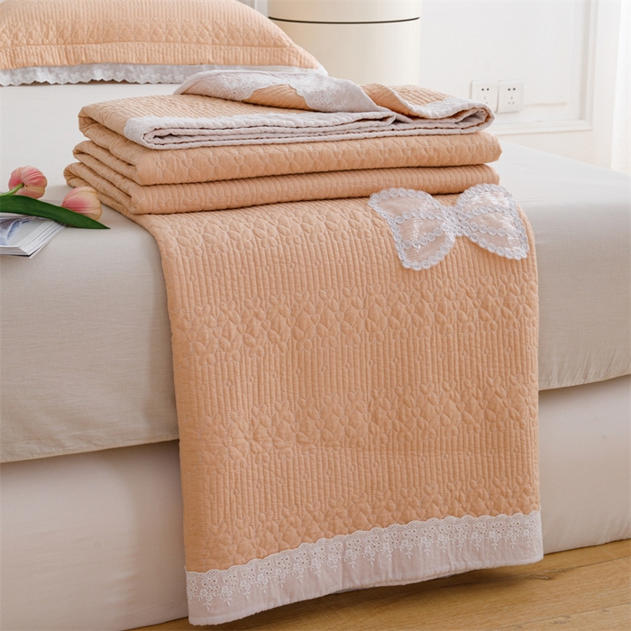 91家纺网 家纺一手货源 找家纺 （总）暖居 2024韩系新款纯色纯棉高温砂洗蕾丝包边床盖三件套双面可用四季通用