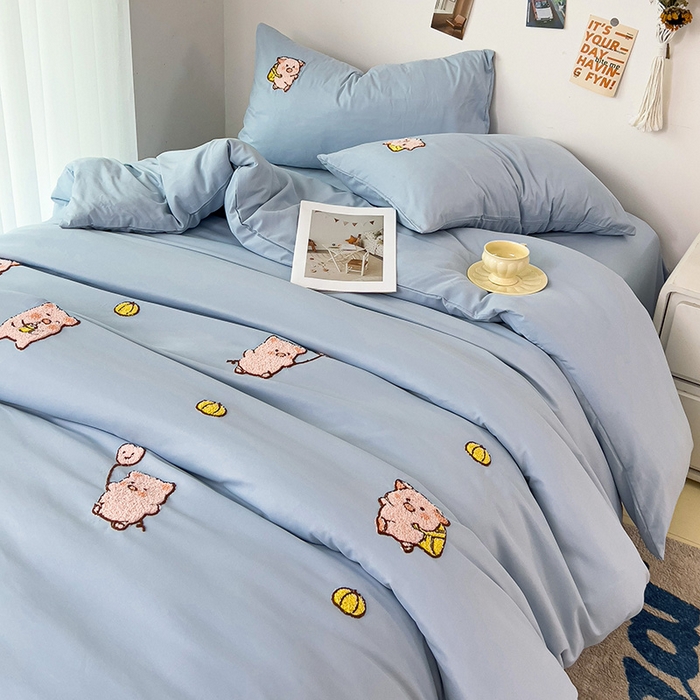 91家纺网 家纺一手货源 找家纺 梦之岛 2024新款学生季ins水洗云朵棉可爱毛巾绣四件套 可爱猪-蓝