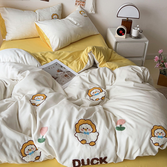 91家纺网 家纺一手货源 找家纺 梦之岛 2024新款学生季ins水洗云朵棉可爱毛巾绣四件套 萌萌鸭-白黄