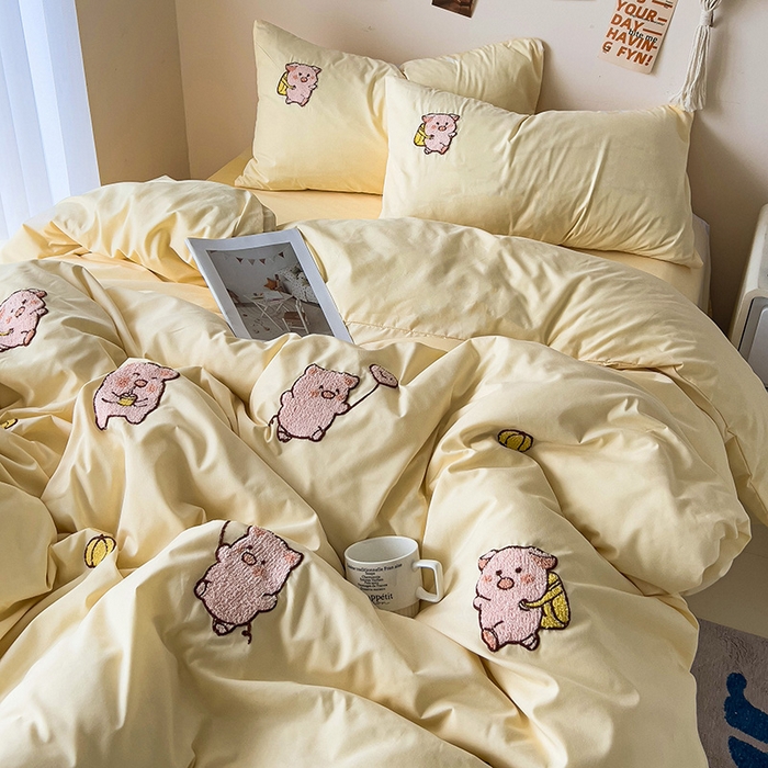 91家纺网 家纺一手货源 找家纺 梦之岛 2024新款学生季ins水洗云朵棉可爱毛巾绣四件套 可爱猪-奶黄