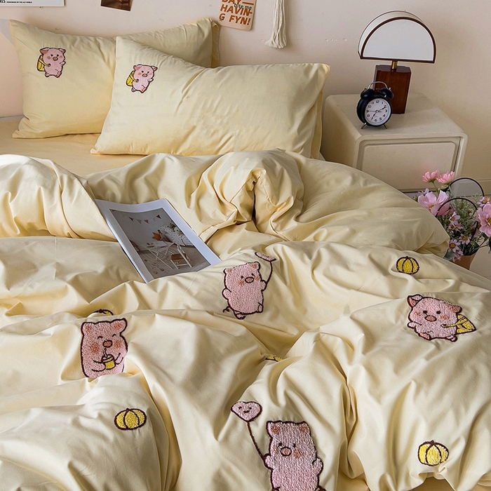 91家纺网 家纺一手货源 找家纺 梦之岛 2024新款学生季ins水洗云朵棉可爱毛巾绣四件套 可爱猪-奶黄