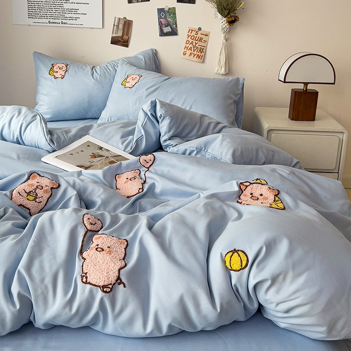 91家纺网 家纺一手货源 找家纺 梦之岛 2024新款学生季ins水洗云朵棉可爱毛巾绣四件套 可爱猪-蓝