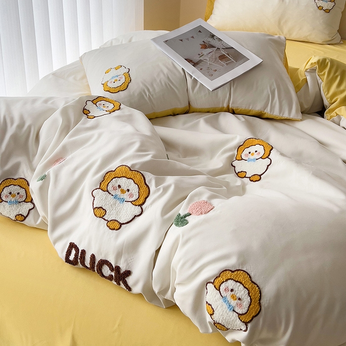 91家纺网 家纺一手货源 找家纺 梦之岛 2024新款学生季ins水洗云朵棉可爱毛巾绣四件套 萌萌鸭-白黄