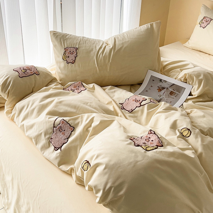 91家纺网 家纺一手货源 找家纺 梦之岛 2024新款学生季ins水洗云朵棉可爱毛巾绣四件套 可爱猪-奶黄