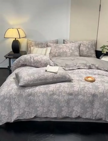 91家纺网 家纺一手货源 找家纺 琪格格2025款纯棉三层纱提花四件套（提供大量买家秀）叶之韵味-灰