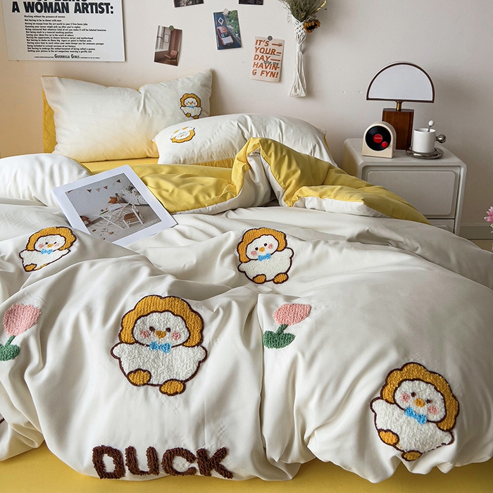 91家纺网 家纺一手货源 找家纺 梦之岛 2024新款学生季ins水洗云朵棉可爱毛巾绣四件套 萌萌鸭-白黄