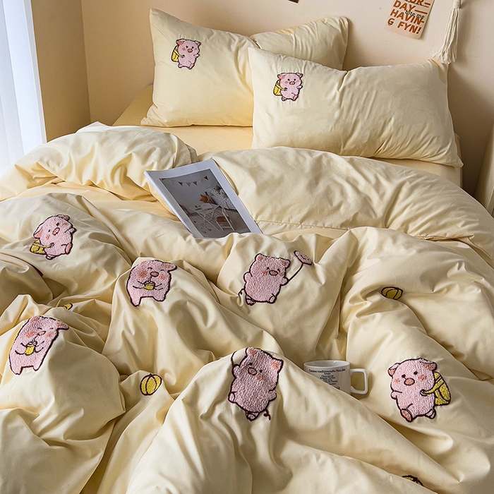 91家纺网 家纺一手货源 找家纺 梦之岛 2024新款学生季ins水洗云朵棉可爱毛巾绣四件套 可爱猪-奶黄