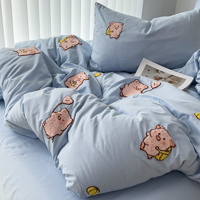 91家纺网 家纺一手货源 找家纺 梦之岛 2024新款学生季ins水洗云朵棉可爱毛巾绣四件套 可爱猪-蓝