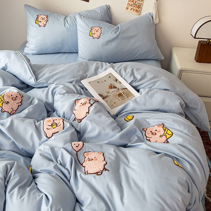 91家纺网 家纺一手货源 找家纺 梦之岛 2024新款学生季ins水洗云朵棉可爱毛巾绣四件套 可爱猪-蓝