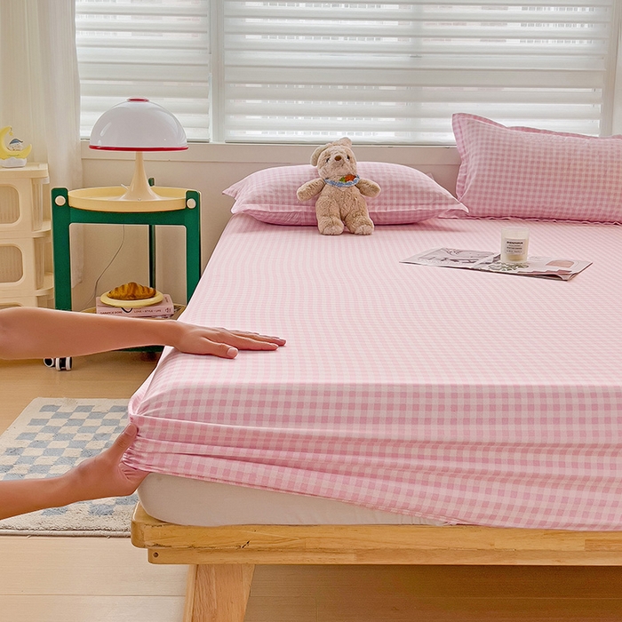 91家纺网 家纺一手货源 找家纺 楠沐家纺 2025新款亲肤印花芦荟棉水洗棉床笠系列 相遇粉