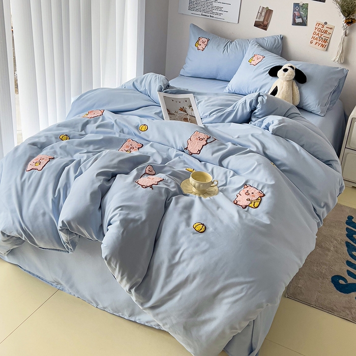 91家纺网 家纺一手货源 找家纺 梦之岛 2024新款学生季ins水洗云朵棉可爱毛巾绣四件套 可爱猪-蓝