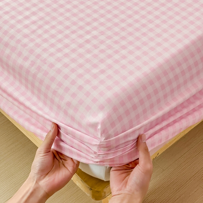 91家纺网 家纺一手货源 找家纺 楠沐家纺 2025新款亲肤印花芦荟棉水洗棉床笠系列 相遇粉