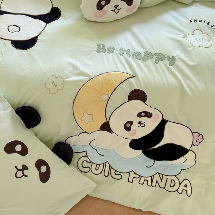 91家纺网 家纺一手货源 找家纺 （总）红番天家居馆 2025新款A类全棉水洗棉贴布绣四件套-熊猫奔奔