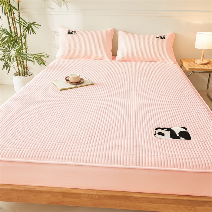 91家纺网 家纺一手货源 找家纺 2025新品高克重A类原棉夹棉床笠刺绣绣花柯基熊猫床笠三件套 床笠款-熊猫-豆蔻玉