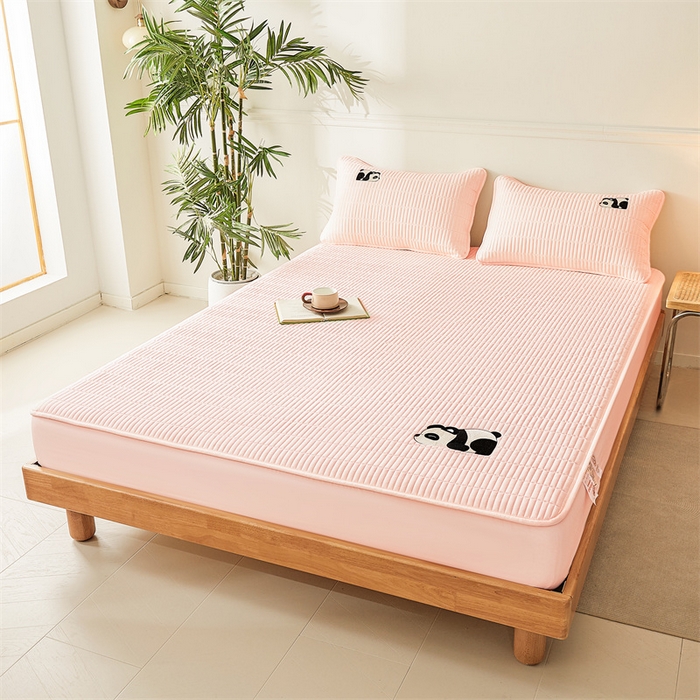 91家纺网 家纺一手货源 找家纺 2025新品高克重A类原棉夹棉床笠刺绣绣花柯基熊猫床笠三件套 床笠款-熊猫-豆蔻玉