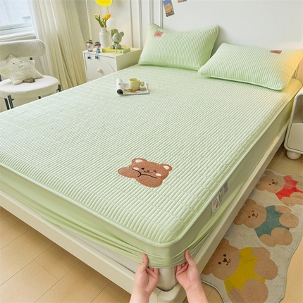 91家纺网 家纺一手货源 找家纺 雯豆家纺 （总）2025新品高克重A类原棉夹棉床笠刺绣绣花柯基熊猫床笠三件套