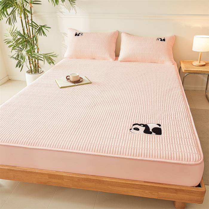 91家纺网 家纺一手货源 找家纺 2025新品高克重A类原棉夹棉床笠刺绣绣花柯基熊猫床笠三件套 床笠款-熊猫-豆蔻玉