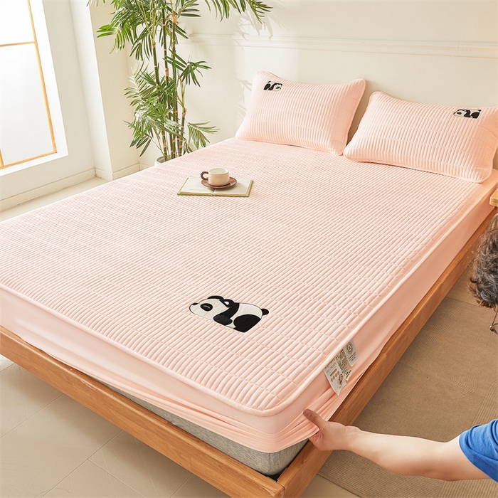 91家纺网 家纺一手货源 找家纺 2025新品高克重A类原棉夹棉床笠刺绣绣花柯基熊猫床笠三件套 床笠款-熊猫-豆蔻玉