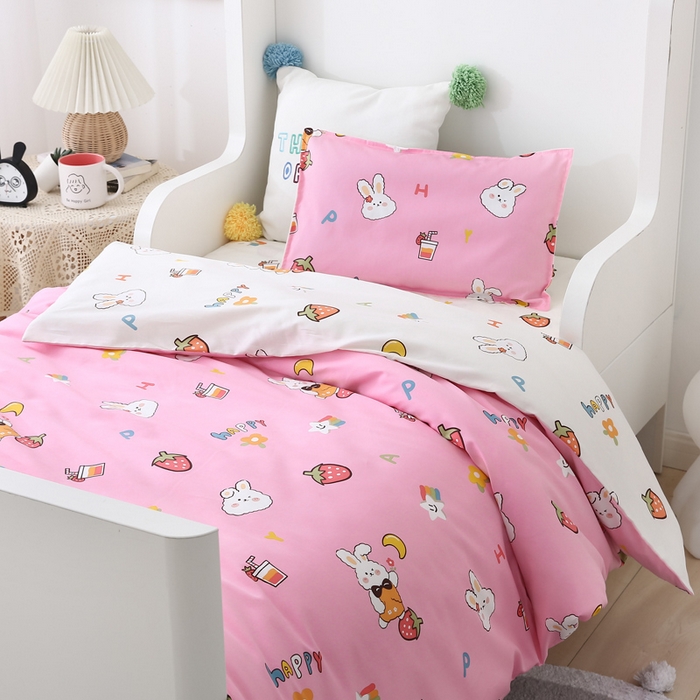 91家纺网 家纺一手货源 找家纺 吉咪兔2024年新品A类60支幼儿园被子三件套宝宝被套纯棉儿童六件套草莓兔-粉