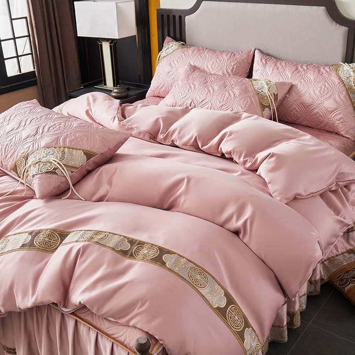 91家纺网 家纺一手货源 找家纺 罗艺轩 2024新款贡缎夹棉中国风新中式系列床裙款四件套 中国风-宫粉