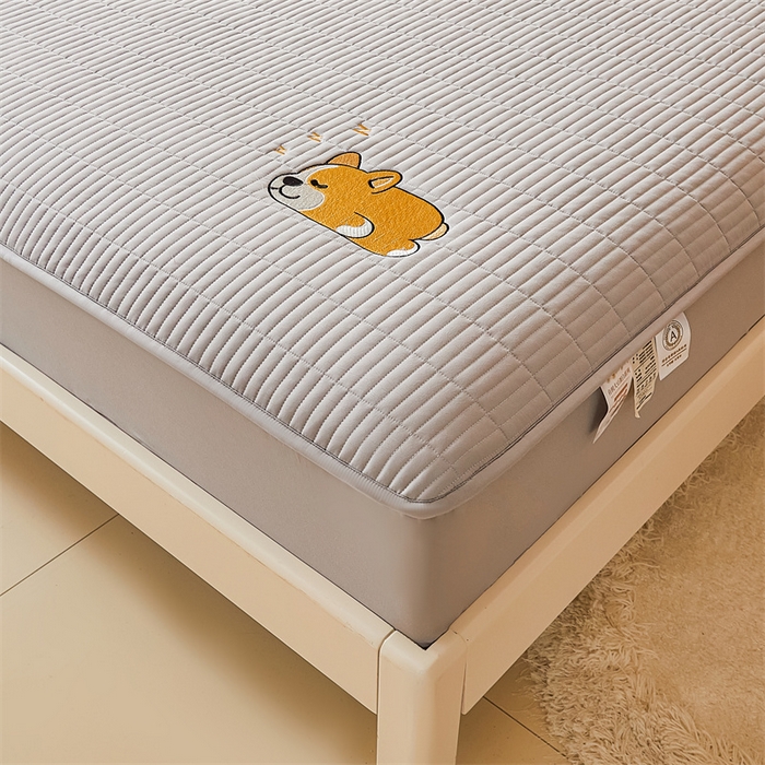 91家纺网 家纺一手货源 找家纺 2025新品高克重A类原棉夹棉床笠刺绣绣花柯基熊猫床笠三件套 床笠款-柯基-月岩灰