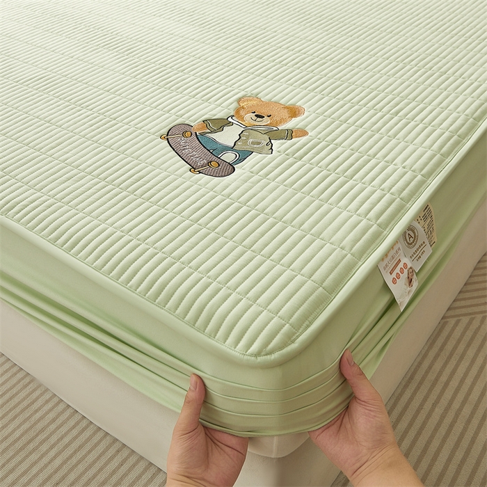 91家纺网 家纺一手货源 找家纺 2025新品高克重A类原棉夹棉床笠刺绣绣花柯基熊猫床笠三件套 床笠款-滑板熊-清雅绿