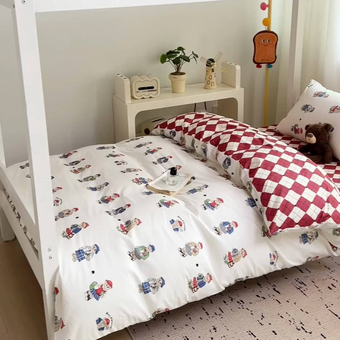 91家纺网 家纺一手货源 找家纺 麦伦家居 2024新款40支13372全棉斜纹学生上下铺床品系列 漫步小熊